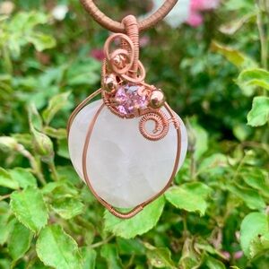 Elegant Rose quartz and copper Wire Wrapped Pendant Necklace